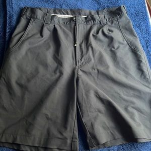 Mens Under Armour size 34 Black polyester shorts